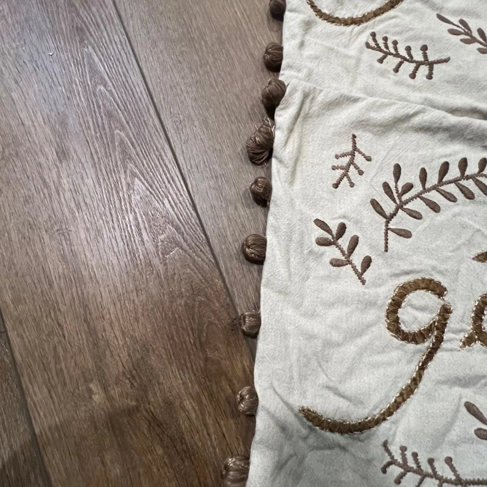 Pottery Barn Gather Embroidered 16